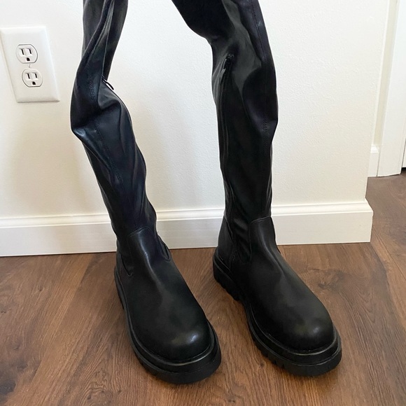 Truffle Collection Chunky Stretch Over the Knee Boots in Black - Picture 3 of 7